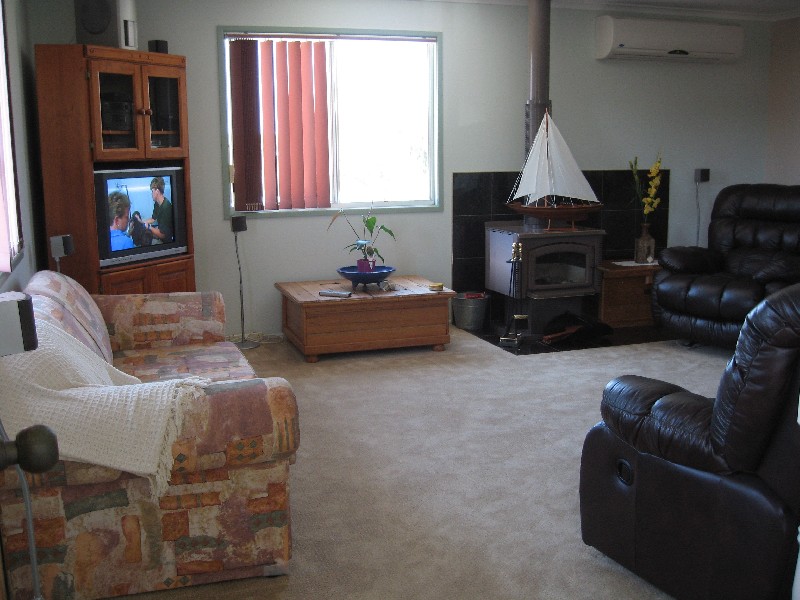 7 Crest Avenue, Boyne Island QLD 4680