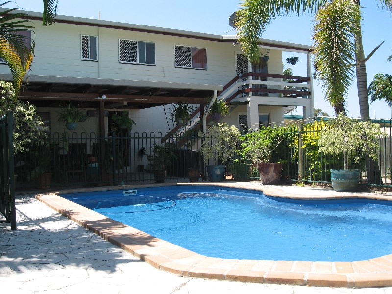 7 Crest Avenue, Boyne Island QLD 4680