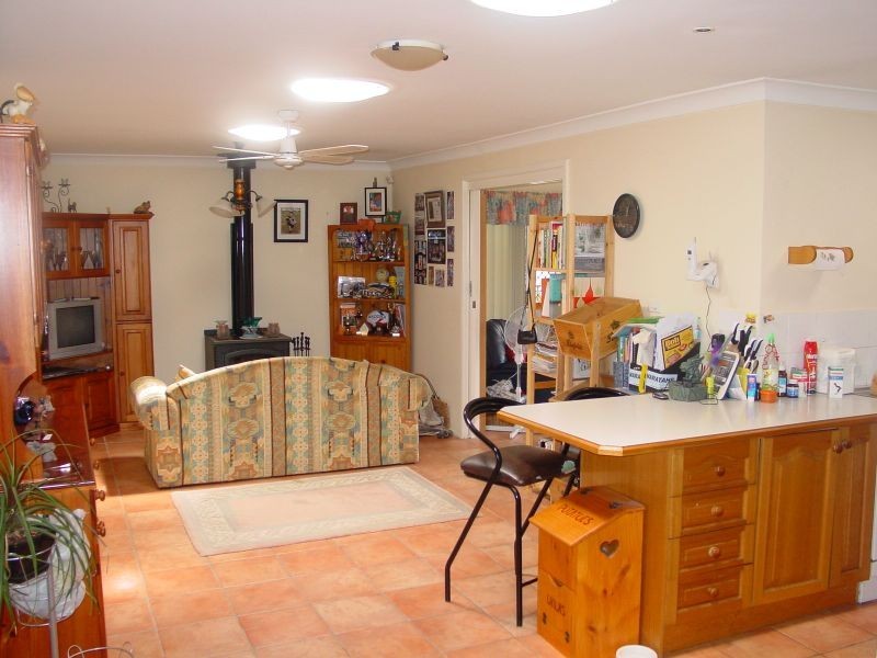 8 Woodlawn Drive, Toongabbie NSW 2146