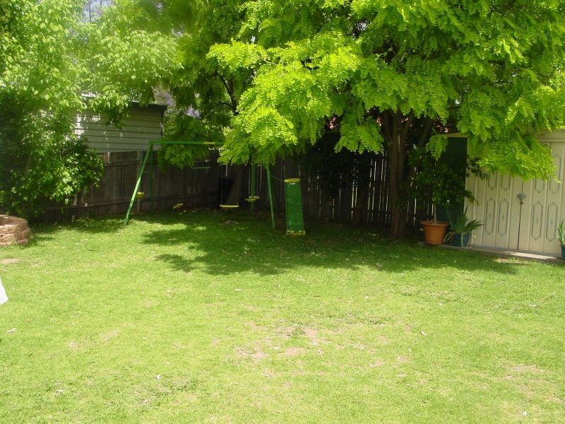 8 Woodlawn Drive, Toongabbie NSW 2146