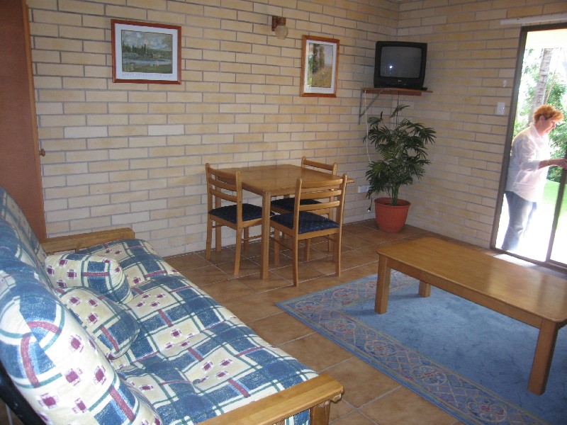 1/4 Symons Ave, Bucasia QLD 4750