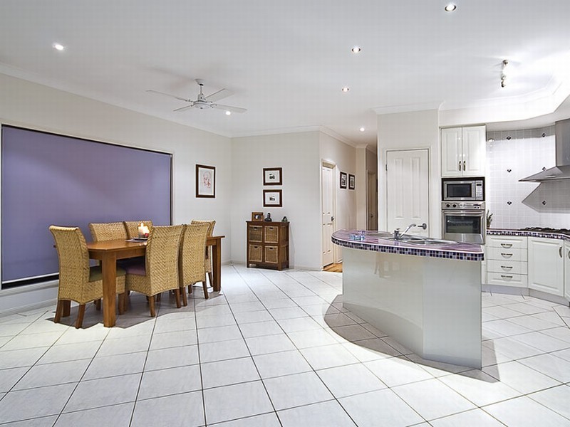 94 Hibiscus Close, Wishart QLD 4122