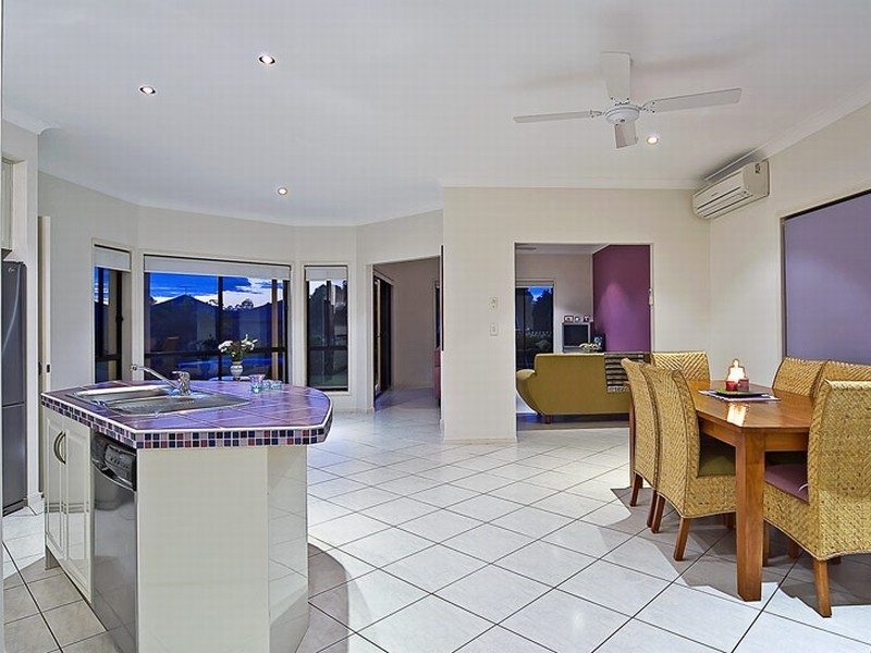 94 Hibiscus Close, Wishart QLD 4122