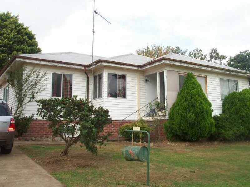 36 MEMORIAL AVE, Stroud NSW 2425