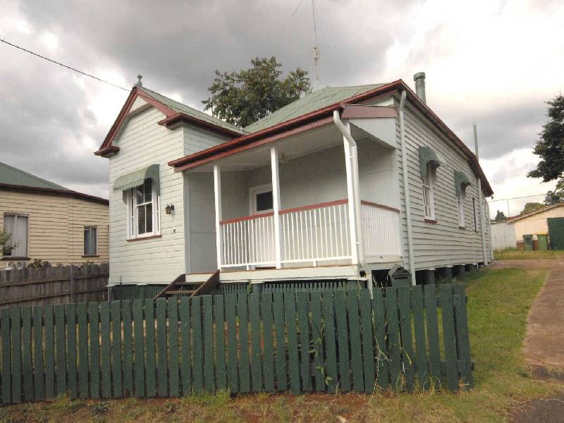 16 Link Street, North Toowoomba QLD 4350