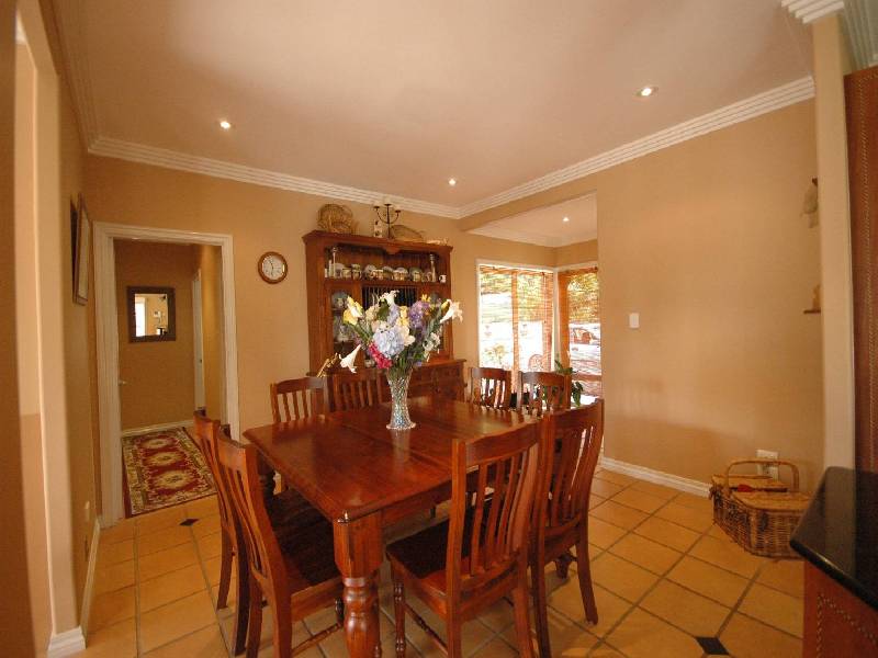 5a Curzon Street, Mount Lofty QLD 4350