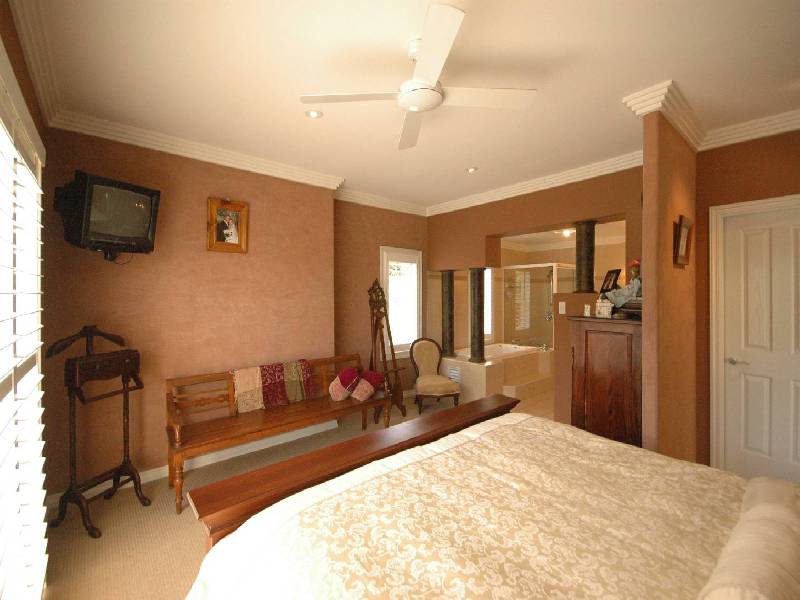 5a Curzon Street, Mount Lofty QLD 4350