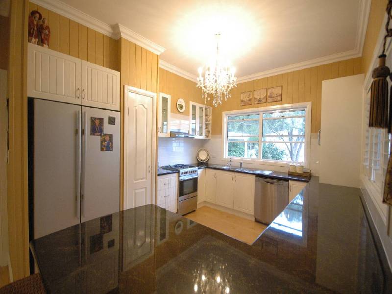 76a Mackenzie Street, Mount Lofty QLD 4350