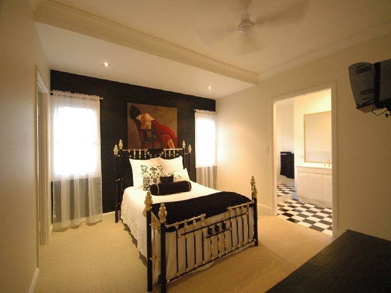 76a Mackenzie Street, Mount Lofty QLD 4350