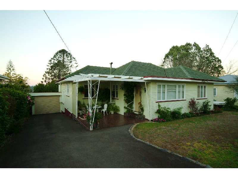 8 Alford Street, Mount Lofty QLD 4350
