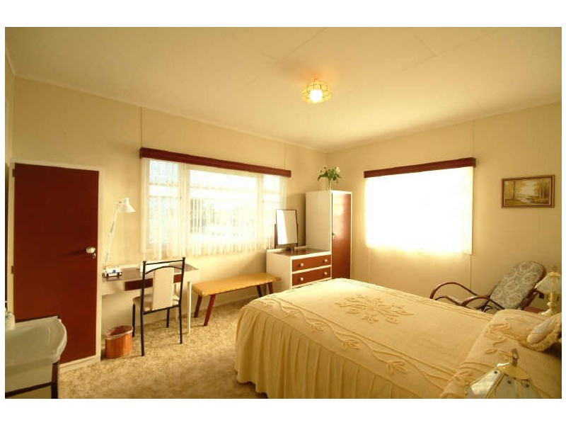8 Alford Street, Mount Lofty QLD 4350