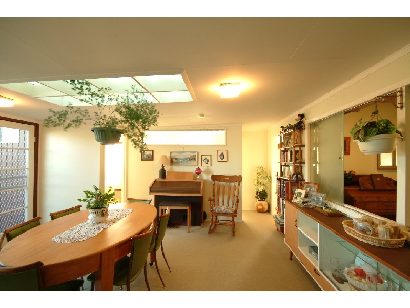 8 Alford Street, Mount Lofty QLD 4350