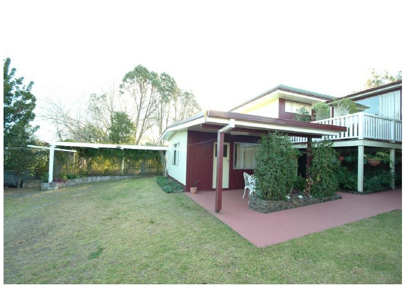8 Alford Street, Mount Lofty QLD 4350