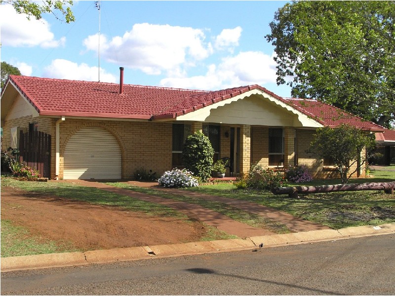 8 Risdon Street, Newtown QLD 4350