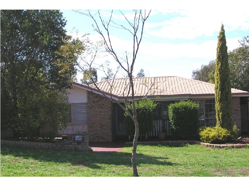 10 Moore Crescent, Wilsonton QLD 4350