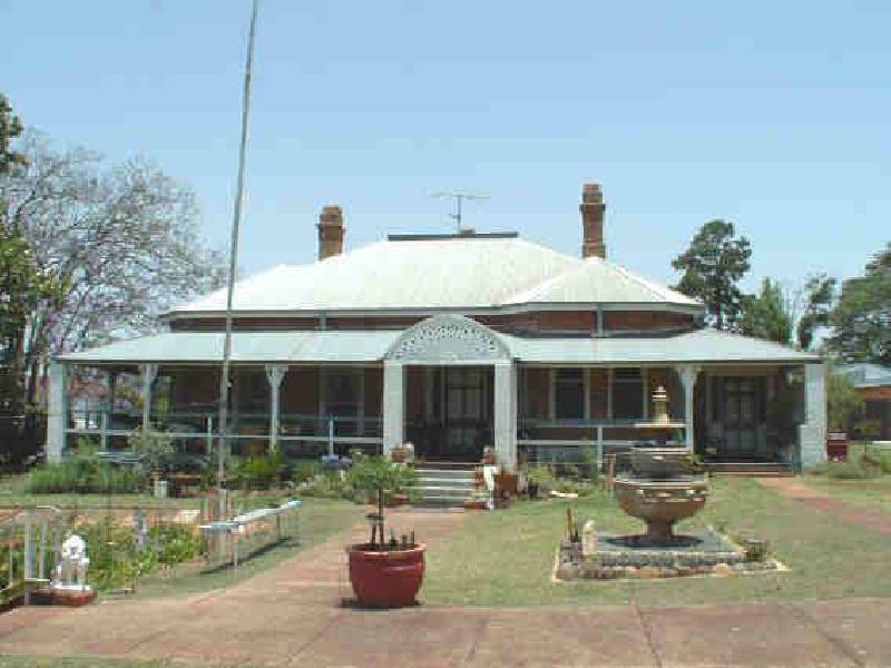 24 Drayton Road, Harristown QLD 4350