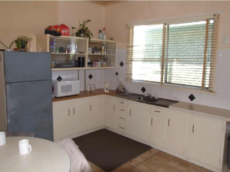 9b Victory Street, Newtown QLD 4350