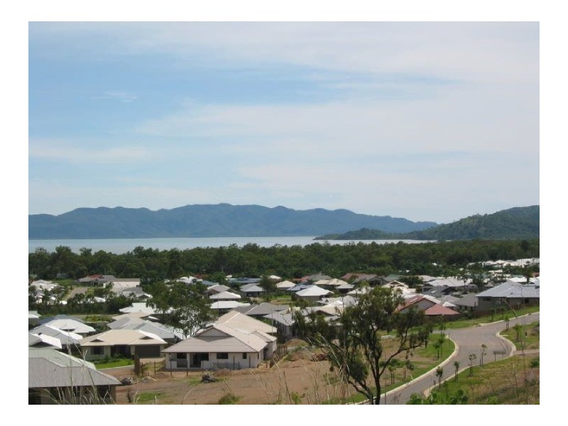 Cashell Crescent, Bushland Beach QLD 4818