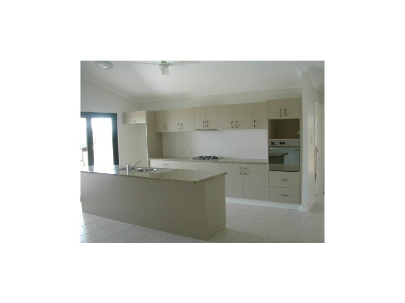 7 Shutehaven Circuit, Bushland Beach QLD 4818