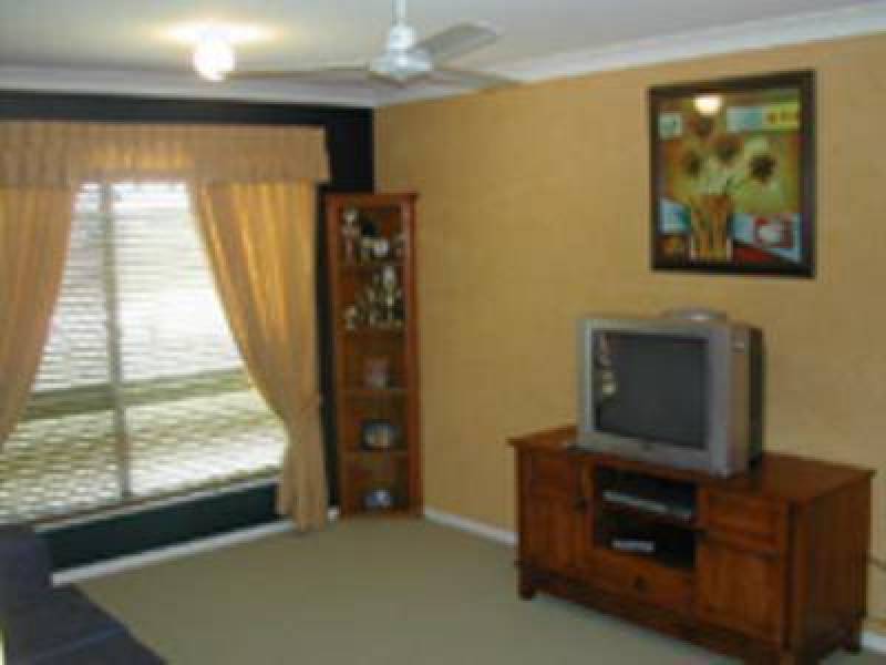 6 Marita Court, Bushland Beach QLD 4818