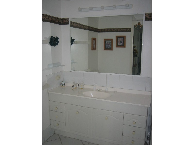 4 “Bamboo Court”/ 14 The Esplanade, Burleigh Heads QLD 4220