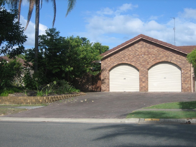 1/ 4 Bottlewood Court, Burleigh Waters QLD 4220