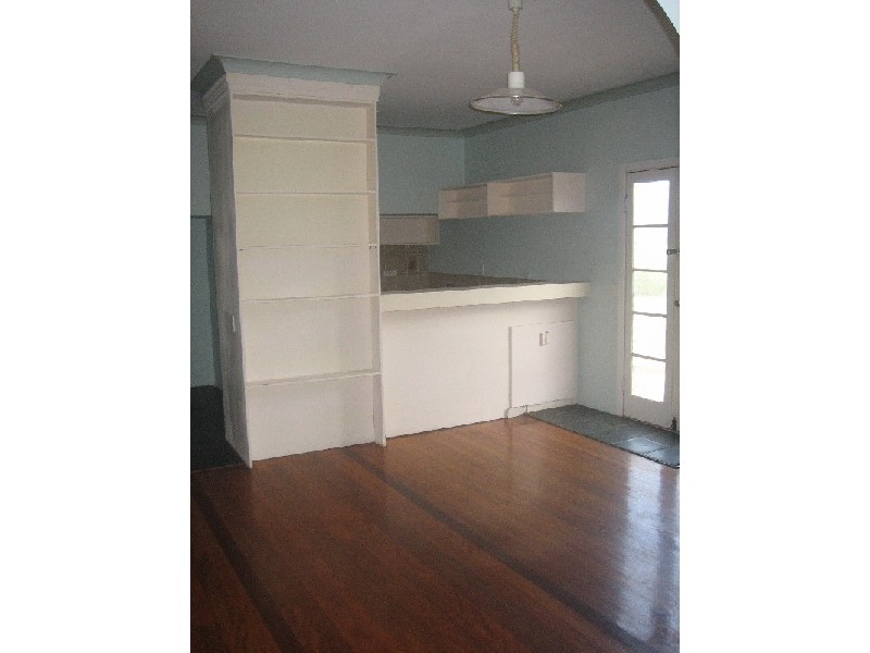 52 Brooke Avenue, Southport QLD 4215