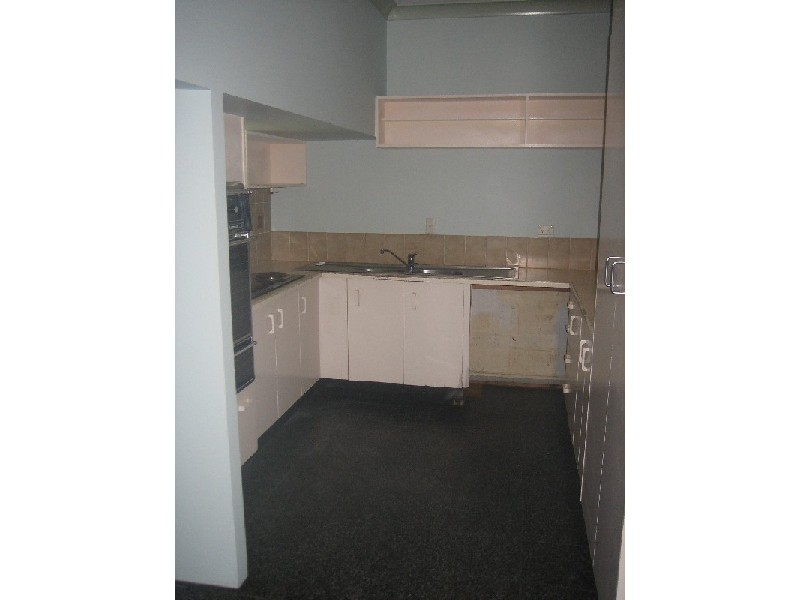 52 Brooke Avenue, Southport QLD 4215