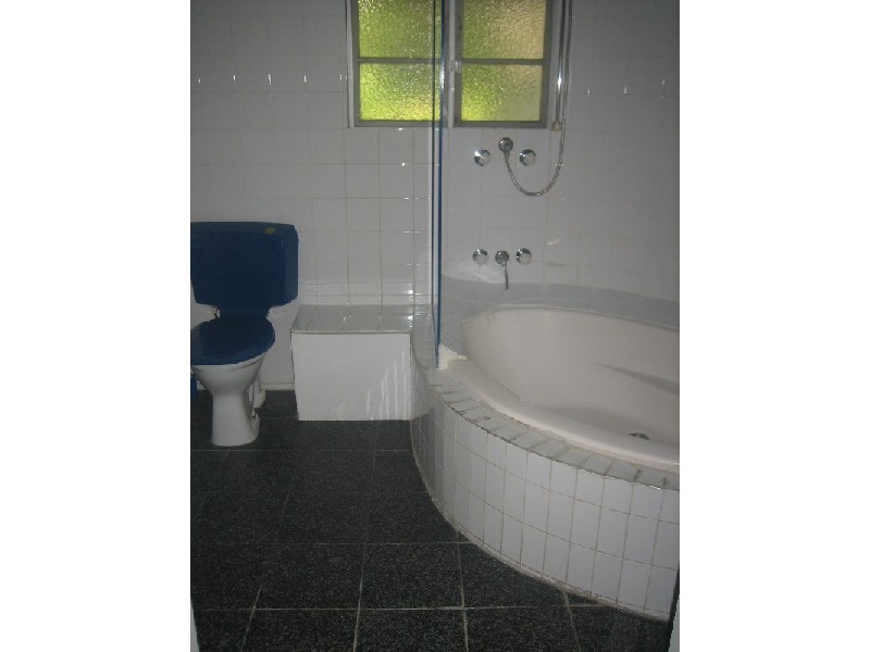 52 Brooke Avenue, Southport QLD 4215