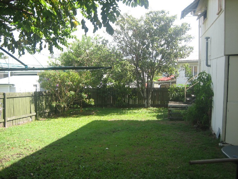 52 Brooke Avenue, Southport QLD 4215