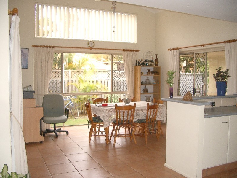 8 Gardendale Crescent, Burleigh Waters QLD 4220