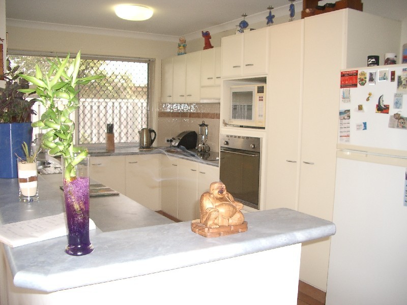 8 Gardendale Crescent, Burleigh Waters QLD 4220