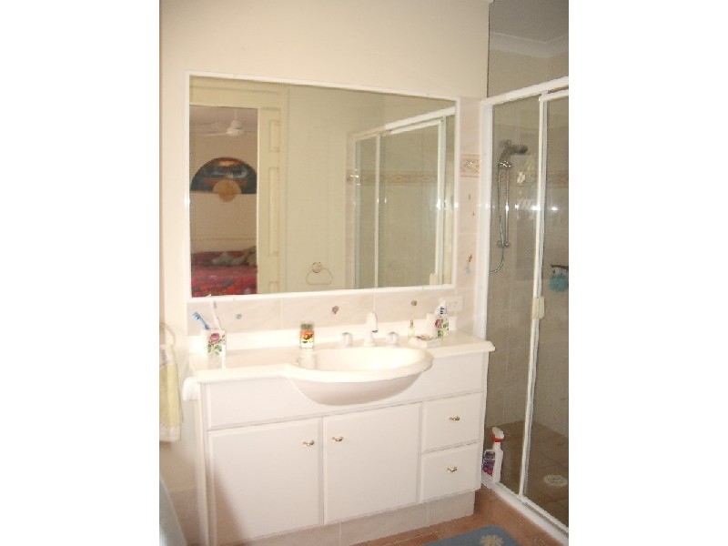 8 Gardendale Crescent, Burleigh Waters QLD 4220