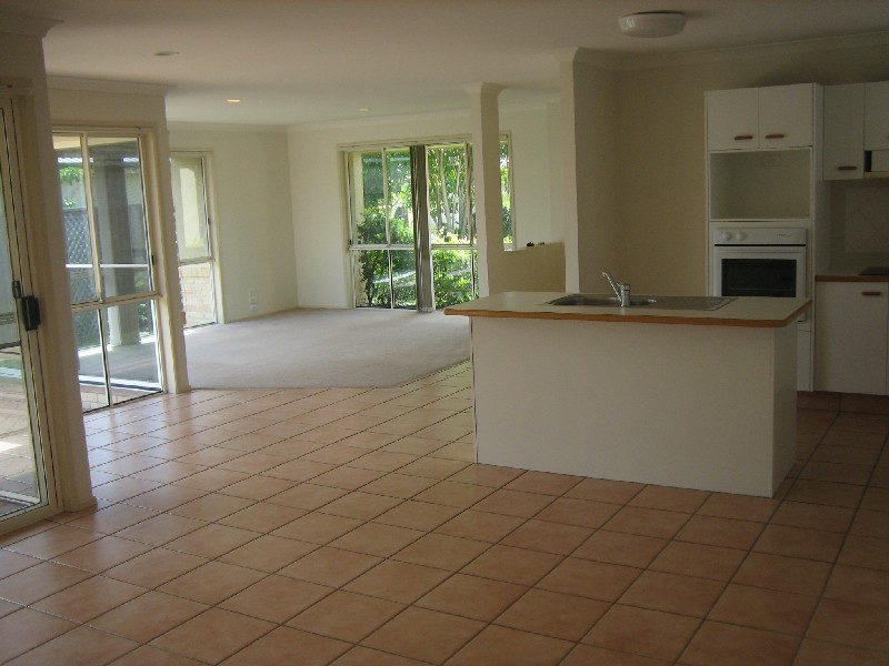 3 Lakes Circuit, Burleigh Waters QLD 4220