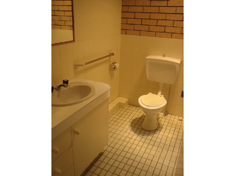 30 “Regency Place Lakeside”/ 13 Shrike Court, Burleigh Waters QLD 4220