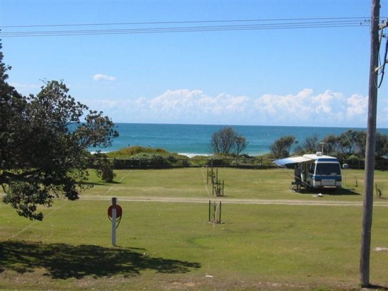 54 Brooms Head Beach House – 54 Ocean Road, Brooms Head NSW 2463