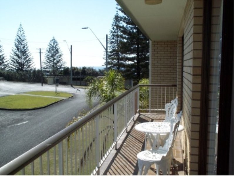 unit 8 Flinders Lodge – 22 Clarence Street, Yamba NSW 2464