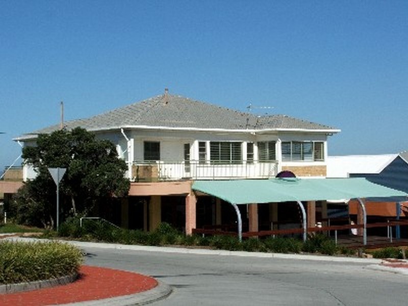 top unit Marine Heights – 16 Clarence Street, Yamba NSW 2464