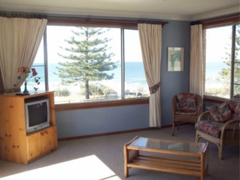 Unit 2 At Pacific 2 – 5 Pacific Parade, Yamba NSW 2464