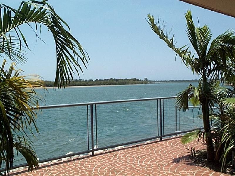 unit 1 Sails – 7 Edgewater Close, Yamba NSW 2464