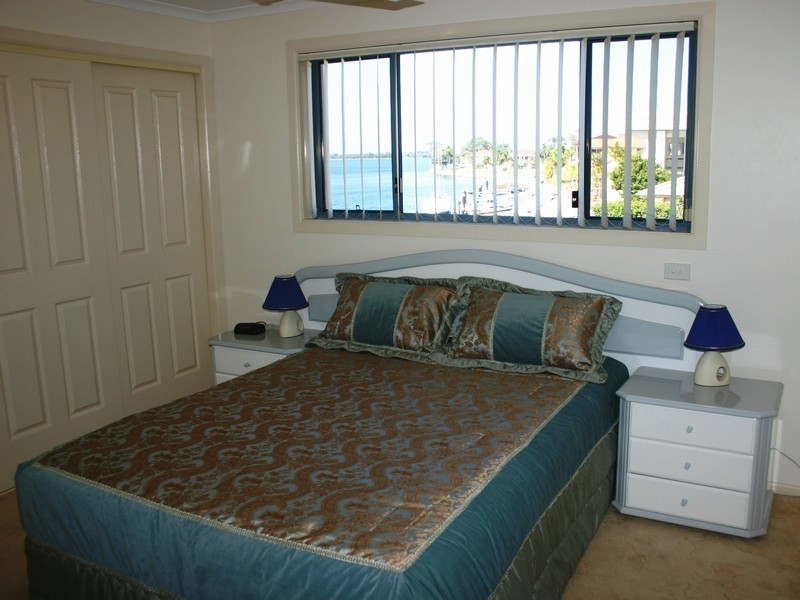 unit 1 Sails – 7 Edgewater Close, Yamba NSW 2464