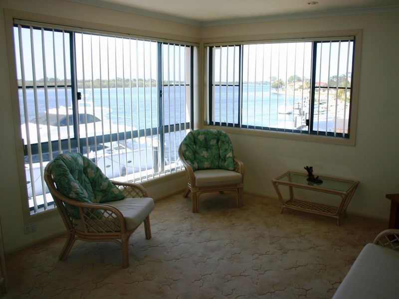 unit 1 Sails – 7 Edgewater Close, Yamba NSW 2464