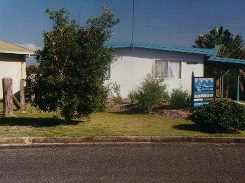 17 Angourie Bungalow – 17 Lake Street, Angourie NSW 2464