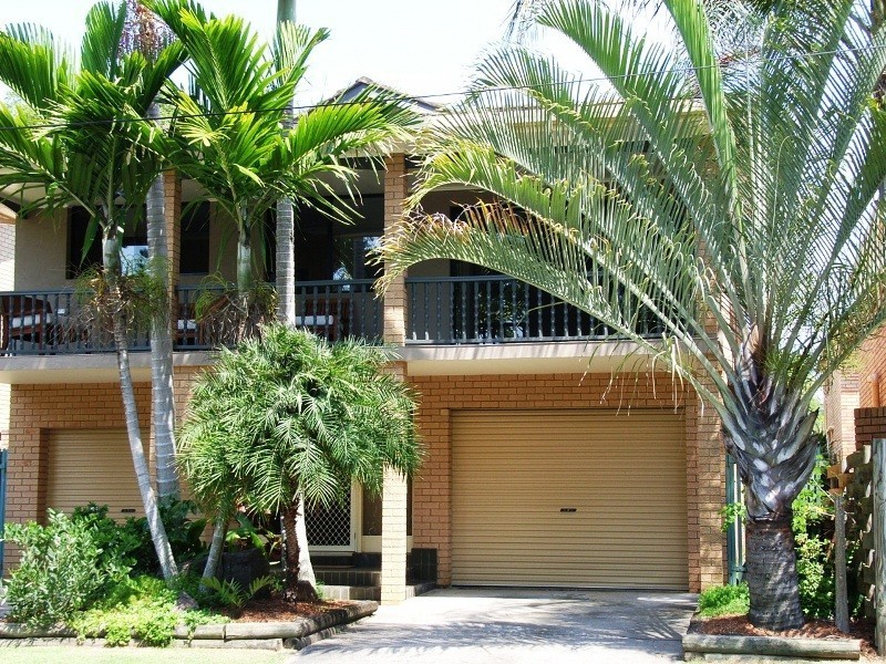 1 / 5 Harbour Street “”"”Beach Villa 1″”"”, Yamba NSW 2464
