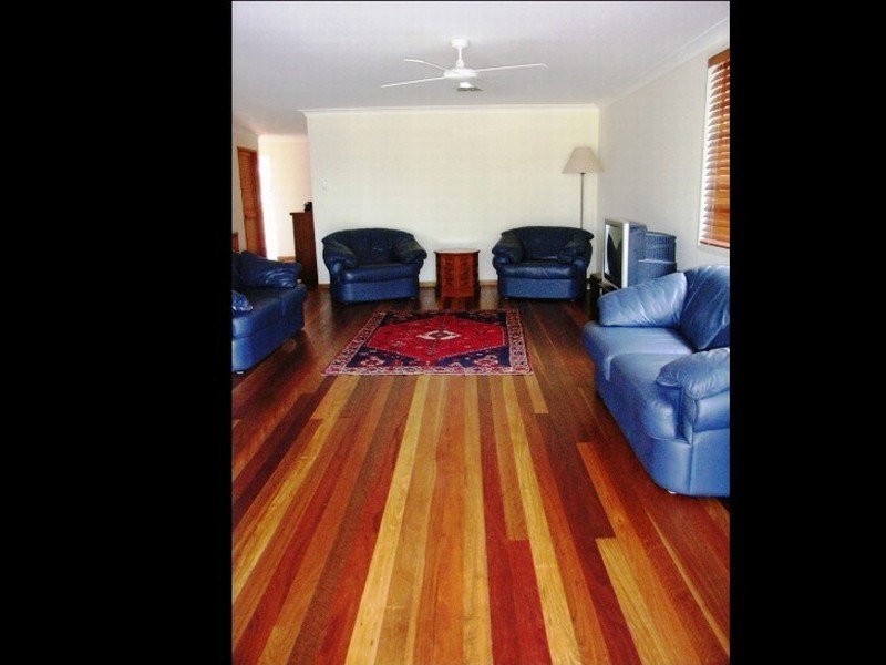 1 / 5 Harbour Street “”"”Beach Villa 1″”"”, Yamba NSW 2464