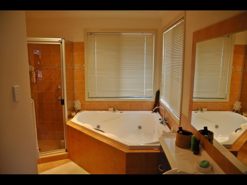 10 St Clair Ct, Redland Bay QLD 4165