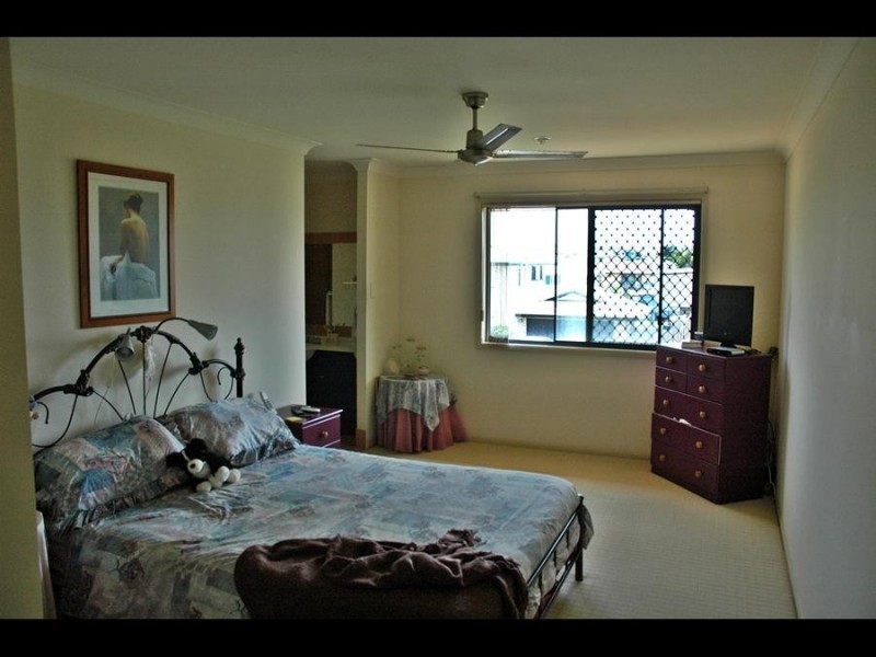 10 St Clair Ct, Redland Bay QLD 4165