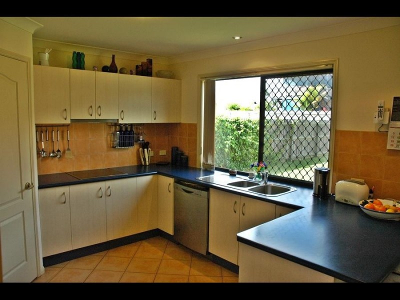 10 St Clair Ct, Redland Bay QLD 4165