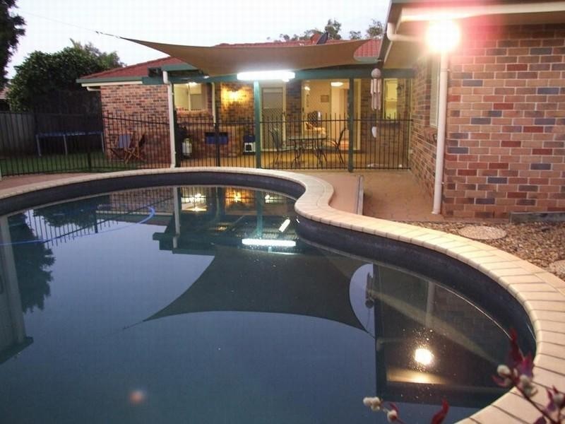 11 Sunningdale Drive, Redland Bay QLD 4165