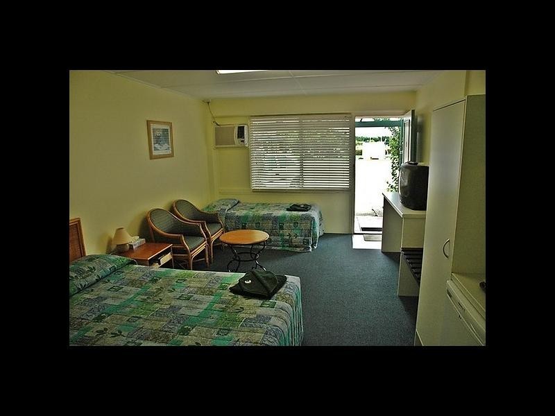 14 Adam ST, Redland Bay QLD 4165